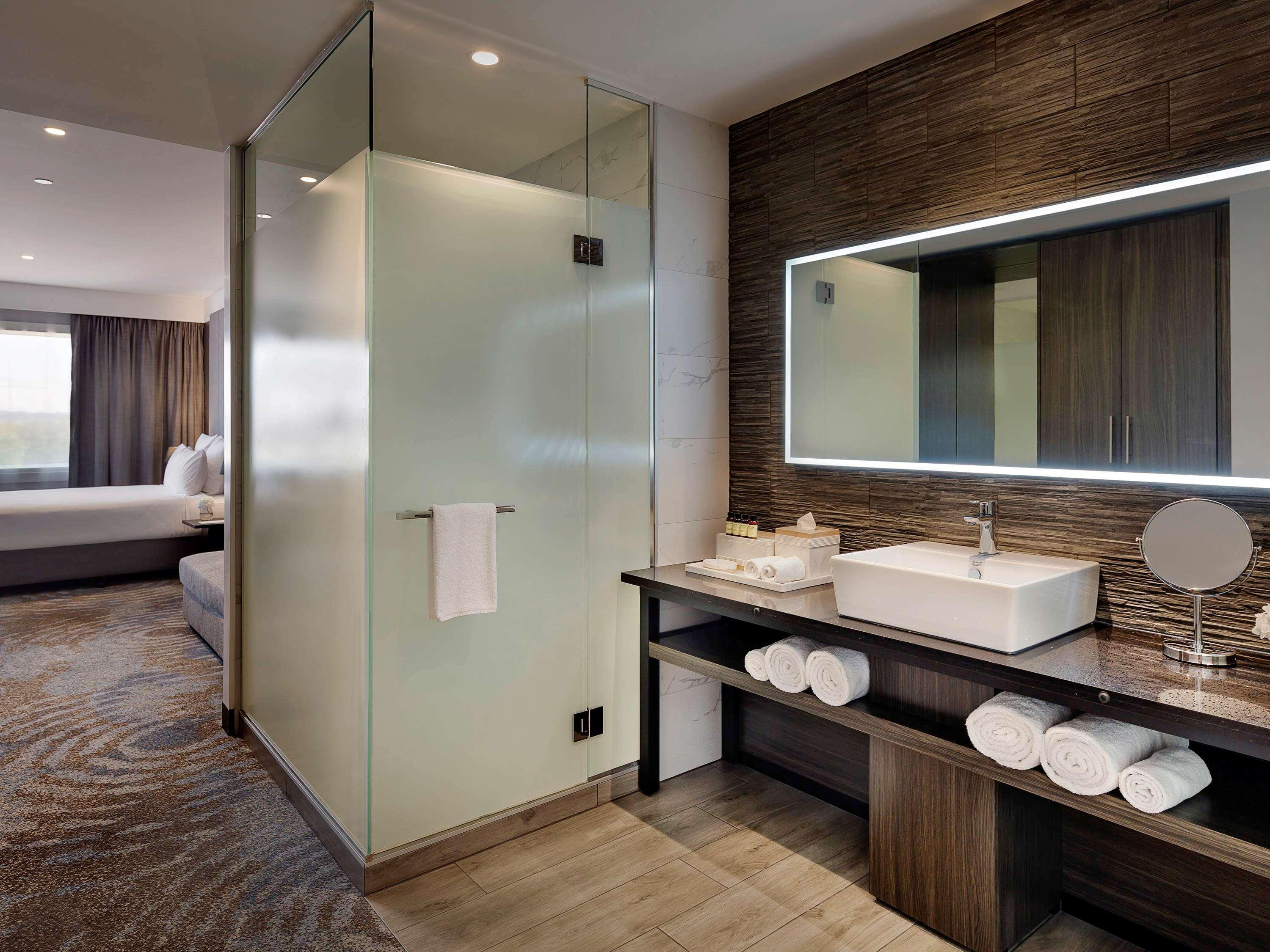 Hotel Pullman Rotorua Zewnętrze zdjęcie A bathroom at the hotel