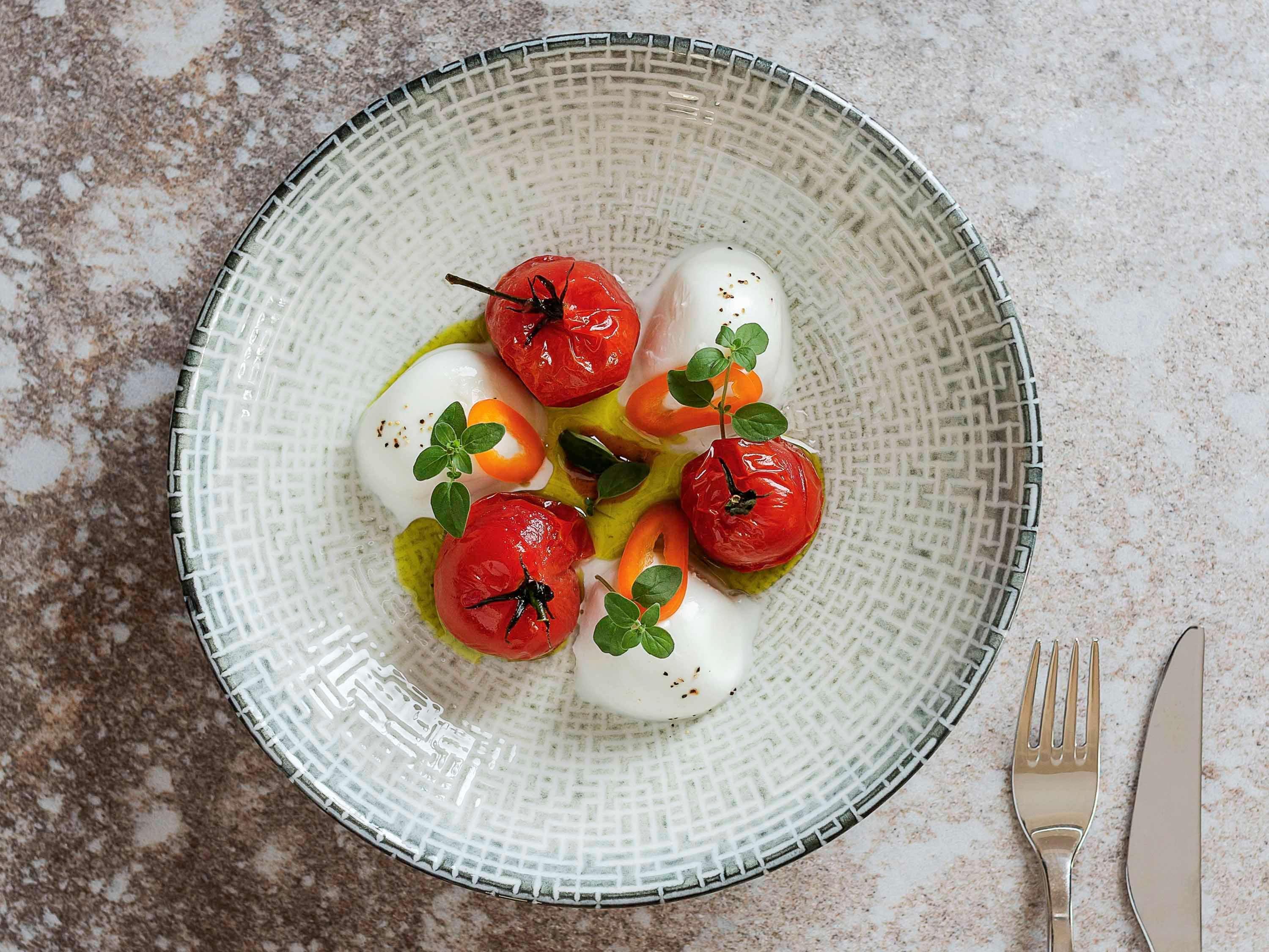 Hotel Pullman Rotorua Zewnętrze zdjęcie A salad of mozzarella, tomatoes and peppers