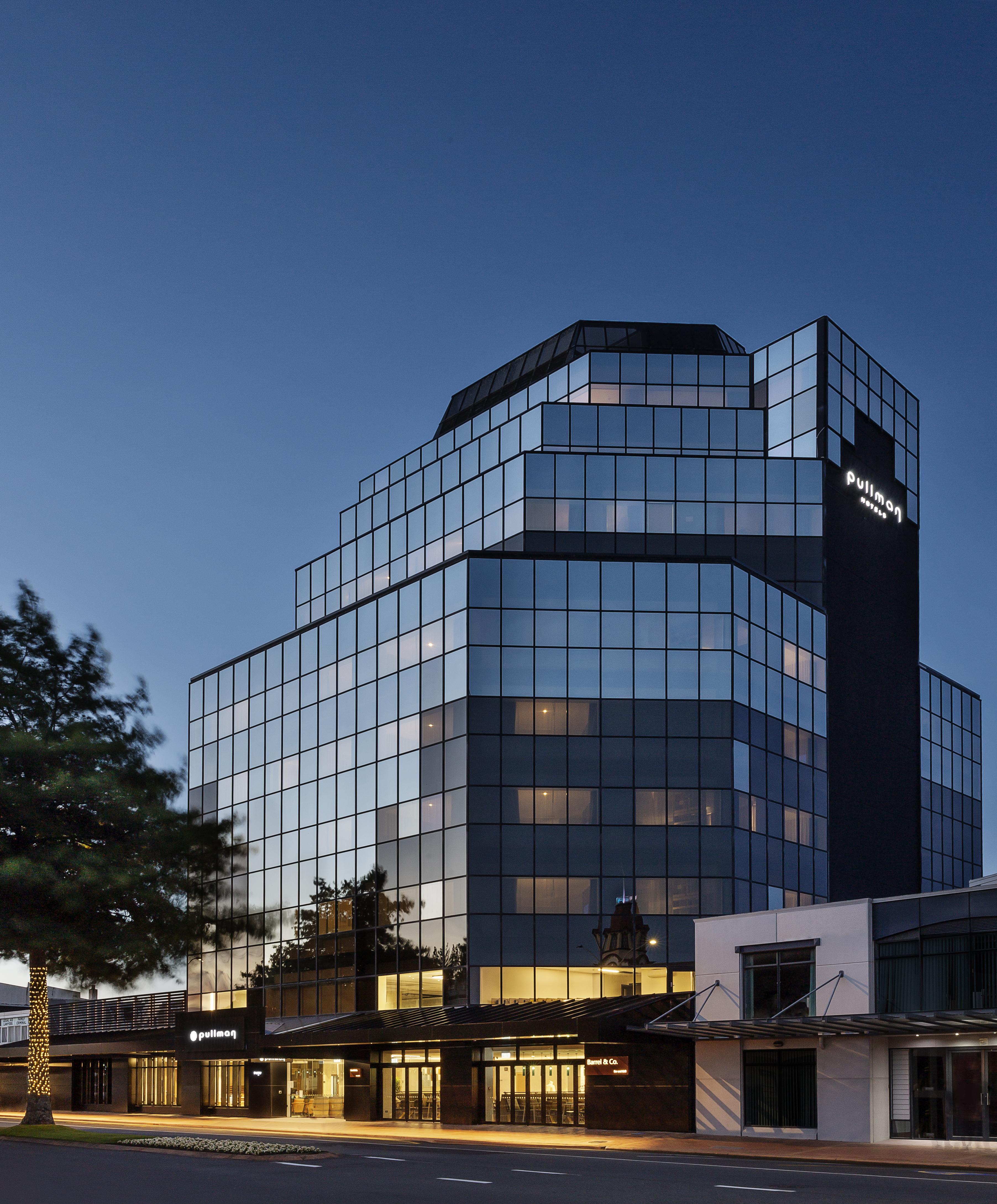 Hotel Pullman Rotorua Zewnętrze zdjęcie The building of the company in Madrid